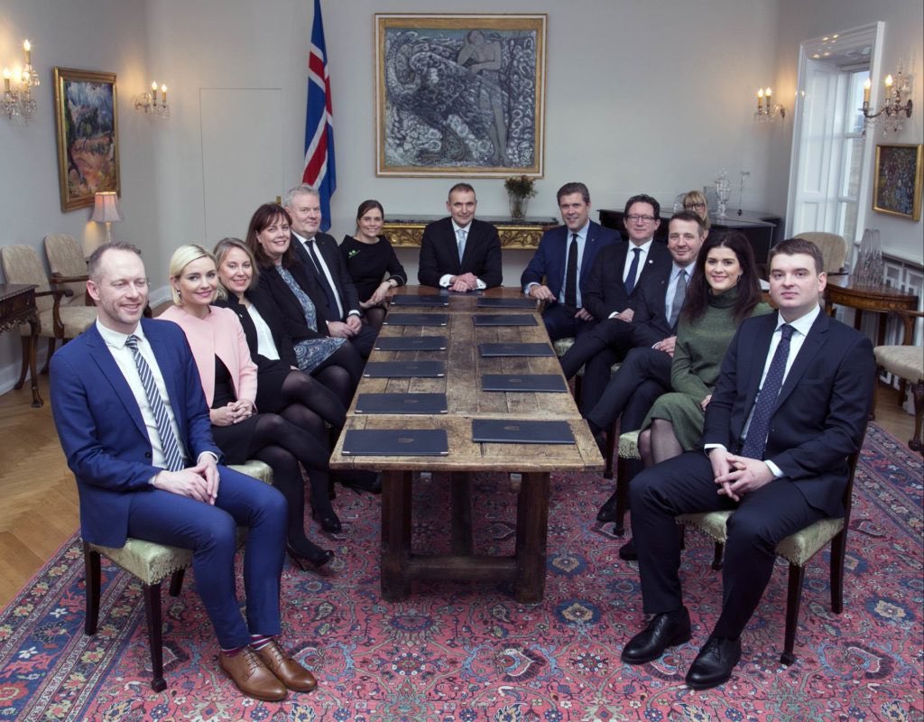 Hinn sanni föstudagur langi ! Verður edrúhátíð eða ekki ! #sáá