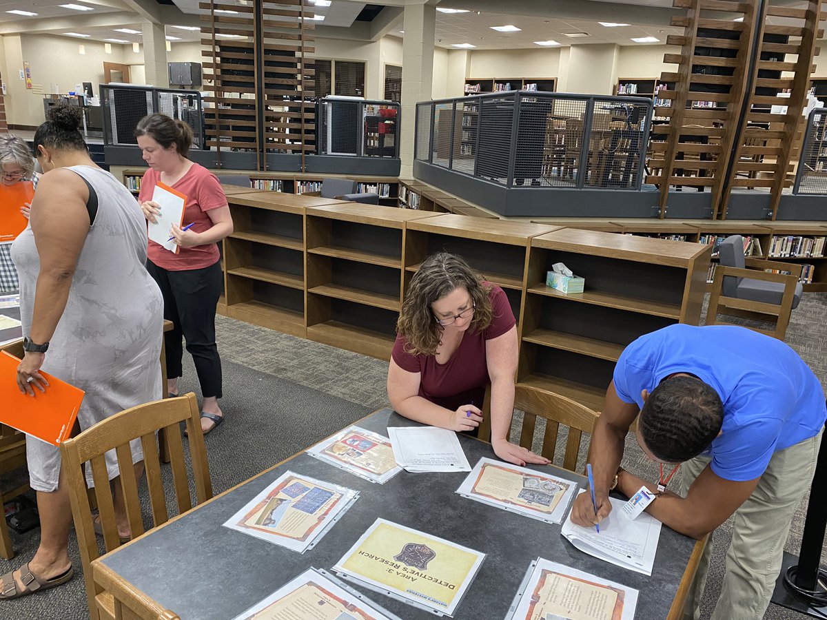 JKirchner10's tweet photo. Warren County MS SS teachers examining crime scenes and completing forensic reports using Active Classroom resources. #ssinquiry @wcpsinstruction @hudsoninBG @SocialStudiesSS https://t.co/D5rSLmSIfQ