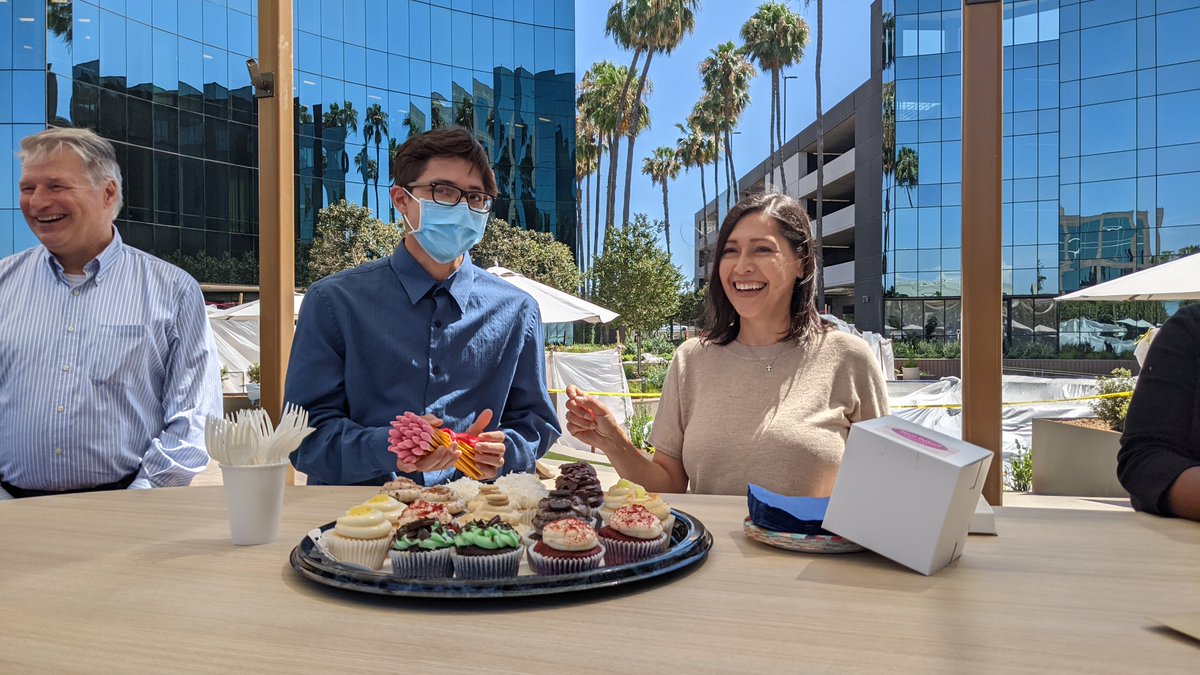 EXPfutureorg's tweet photo. They did it! 100+ students completed their year-long EXP Internship Program: Powered by Prologis! Thanks to 25 employers and our program partners: @Prologis , @PortofLA , the Steinmetz Foundation, and @LoyolaMarymount. #opportunityengine https://t.co/OF2Zk3jmJZ