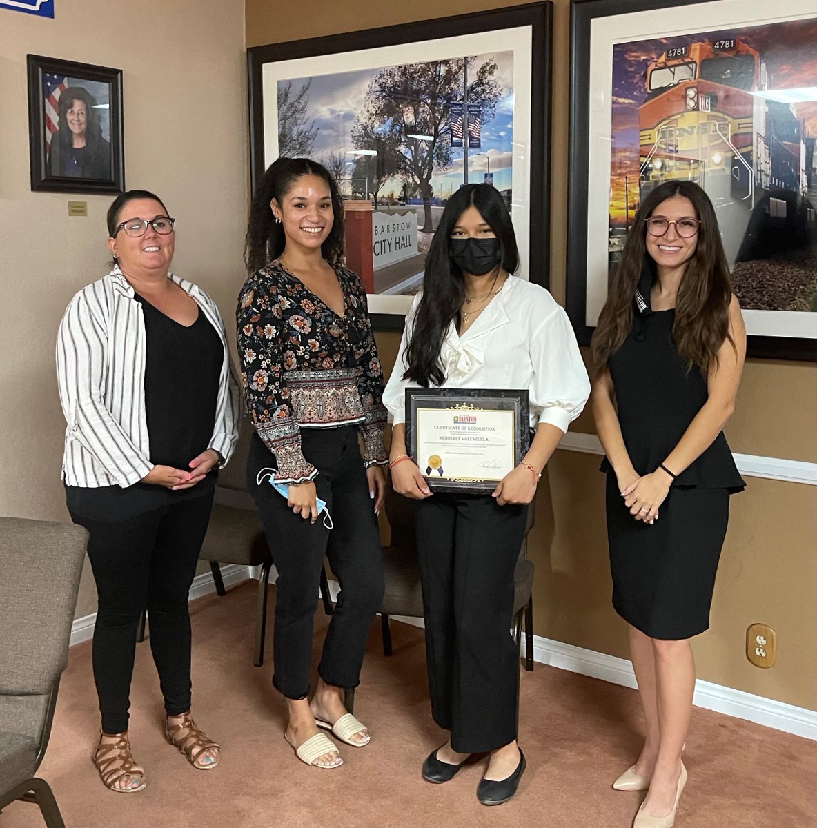EXPfutureorg's tweet photo. They did it! 100+ students completed their year-long EXP Internship Program: Powered by Prologis! Thanks to 25 employers and our program partners: @Prologis , @PortofLA , the Steinmetz Foundation, and @LoyolaMarymount. #opportunityengine https://t.co/OF2Zk3jmJZ