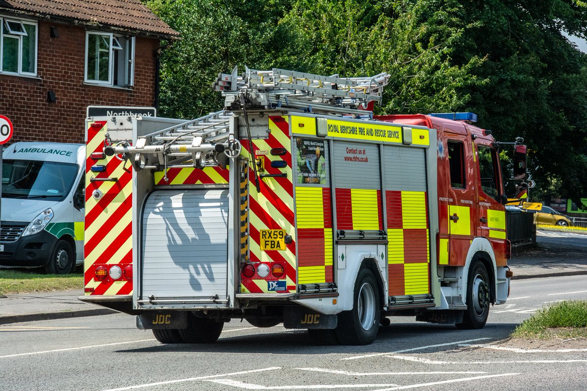 ThamesValley999's tweet photo. Two #Generations of #Fire Appliances seen yesterday in #Newbury both based @NewburyFS seen leaving to go and promote #WaterSafety in the local area. Due to #Papa2 being away for its #AnnualService , @DeeRoadFS old #MercedesAtego Appliance Bodied by #JDC is in for the #E1 Volvo https://t.co/S1YsWOTYn2