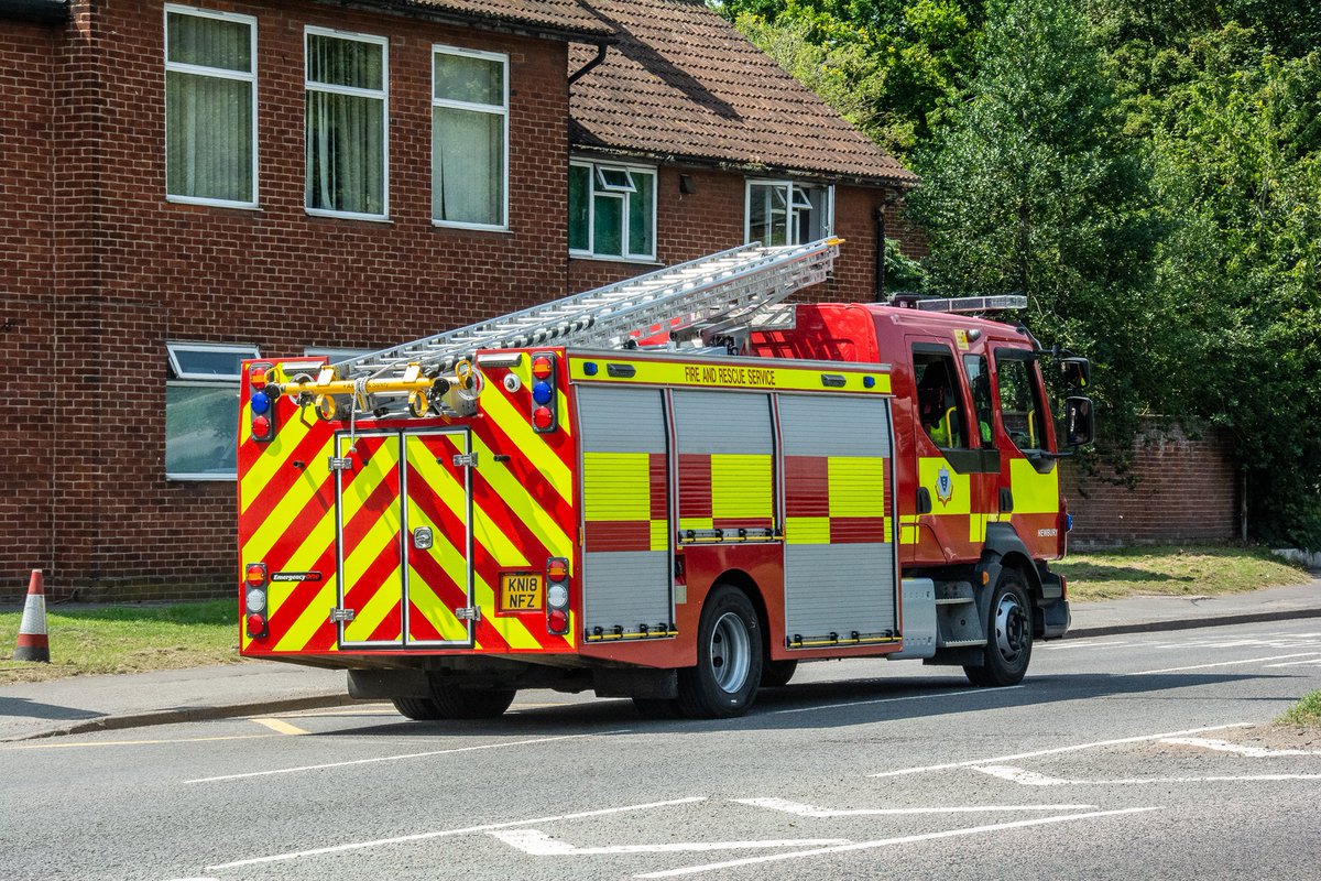 ThamesValley999's tweet photo. Two #Generations of #Fire Appliances seen yesterday in #Newbury both based @NewburyFS seen leaving to go and promote #WaterSafety in the local area. Due to #Papa2 being away for its #AnnualService , @DeeRoadFS old #MercedesAtego Appliance Bodied by #JDC is in for the #E1 Volvo https://t.co/S1YsWOTYn2