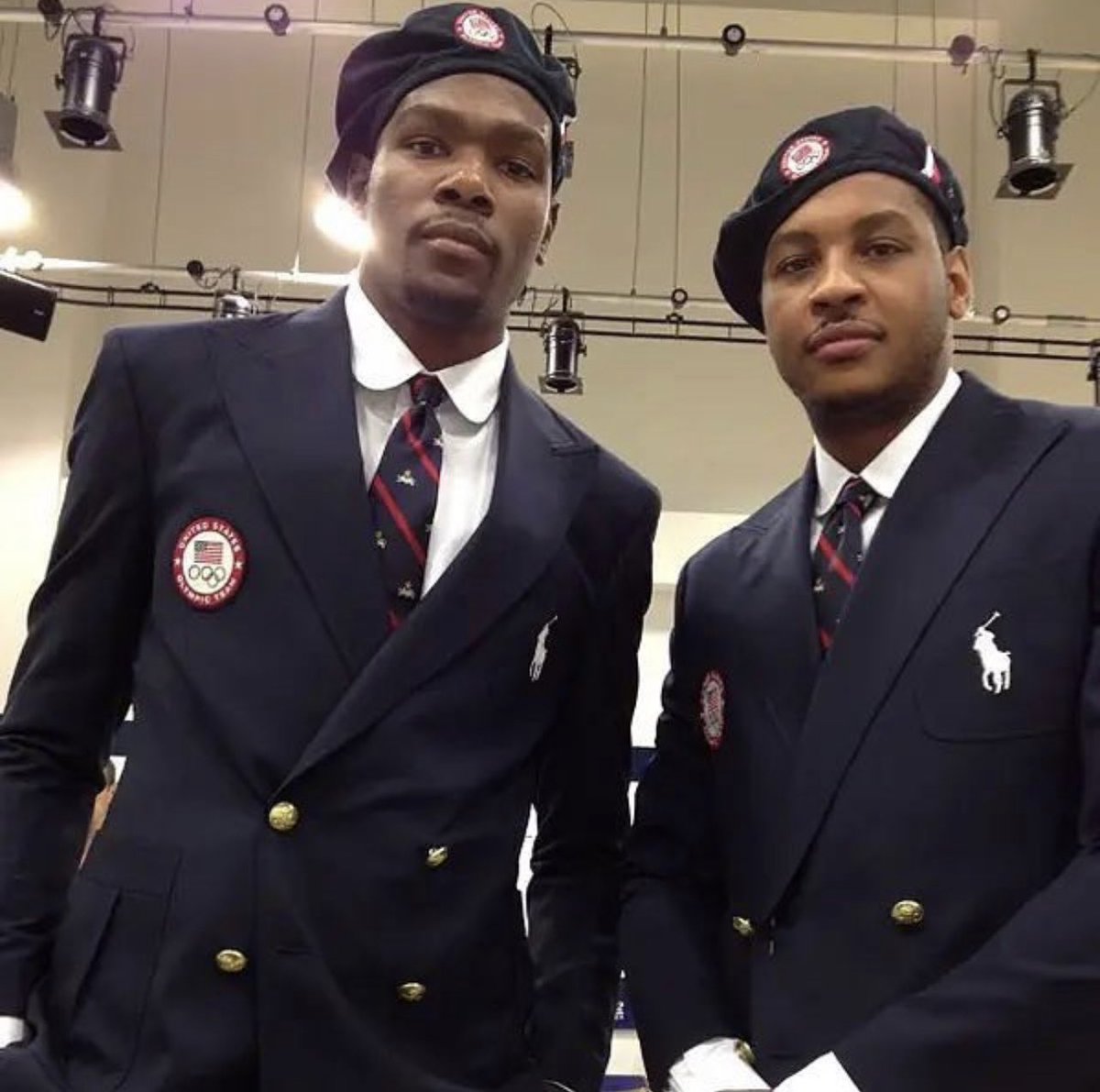 rwxoxo's tweet image. we saw you from across the room and think you’re not a hooper