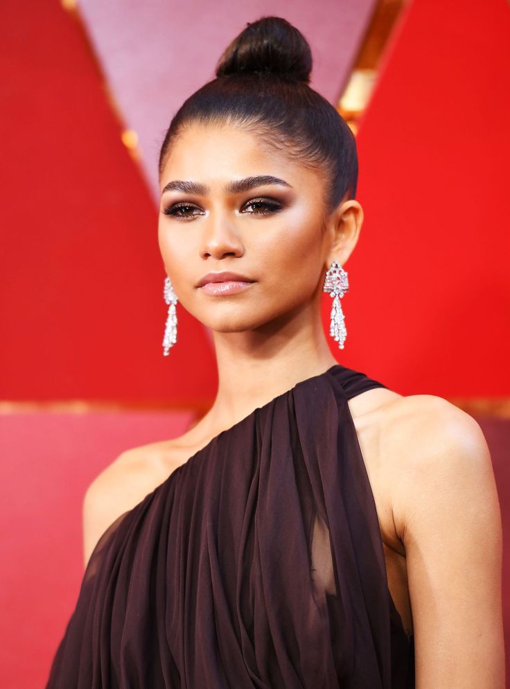 M4RVELXDC's tweet photo. ‘ ‘ Ficha para civis.

Nome: Zendaya Skye Prior

Pronomes: ela/dela

Sexualidade: bi sey uau

User: @priskyeor 

Idade: 18 

Trabalha ou estuda em qual área: modelo

Shape: https://t.co/5hxOWCA2Xf