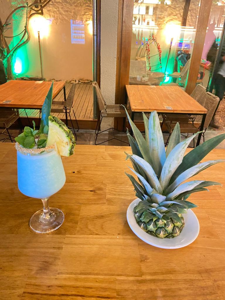 De camino al trabajo escuchando #CHORIGABES hoy es viernes y soy bartender