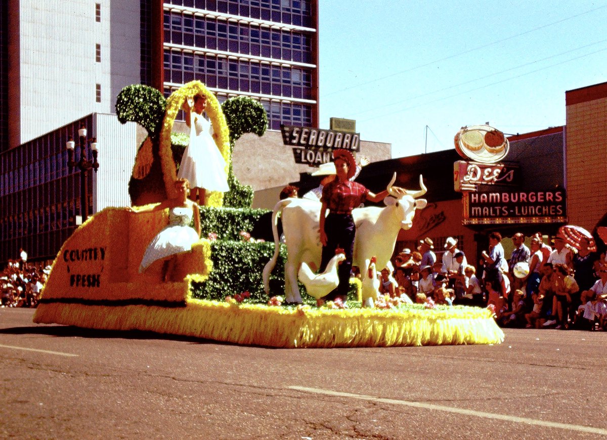 UtahRecorded's tweet photo. How about some 1950’s Pioneer Day parade for your feed today? #SLC #utah #daysof47 https://t.co/1fASBBF230