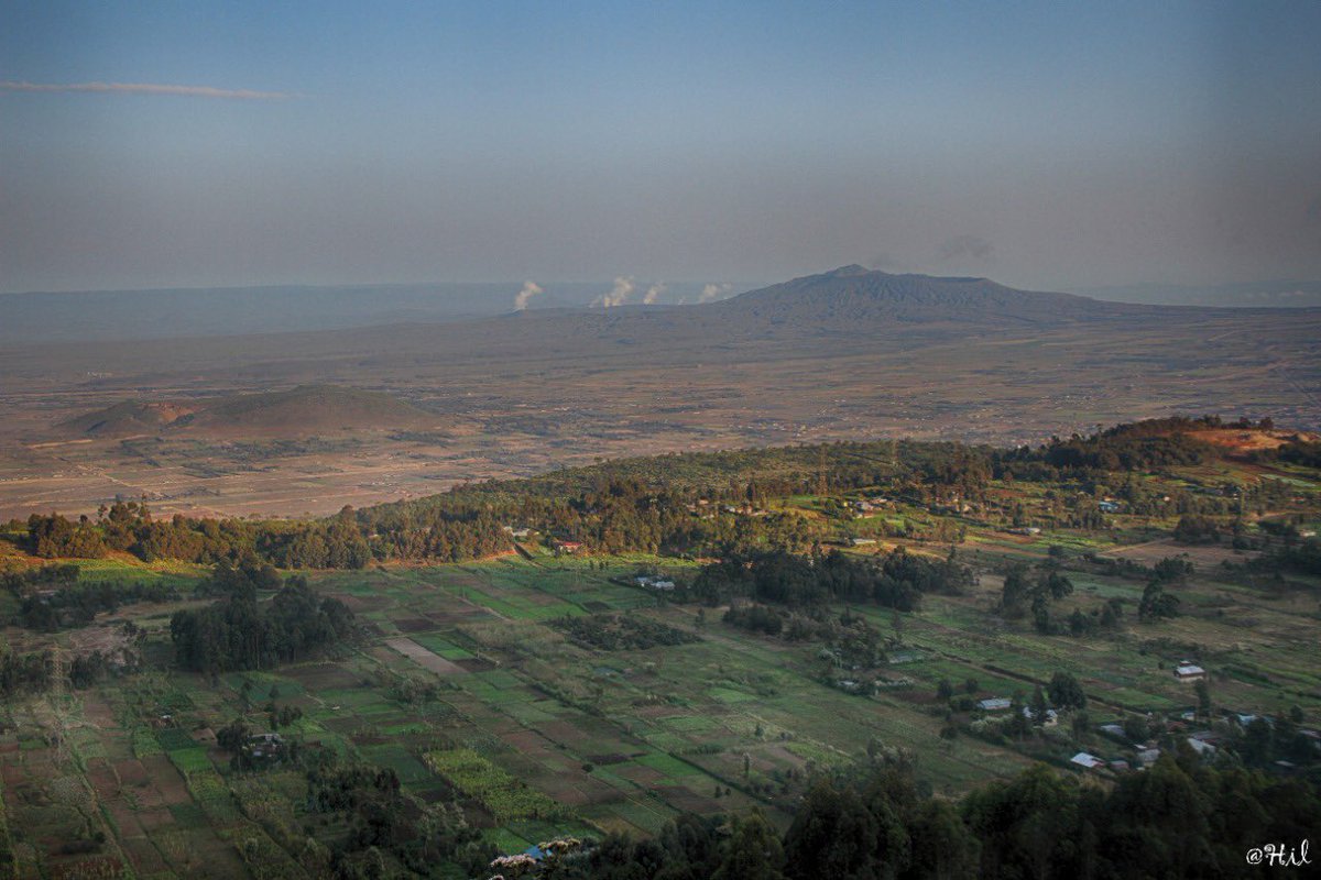 Hilary_Mwenda's tweet photo. From the desk of shots worth becoming your screensaver and more… enjoy this view from the Rift in #Kenya! #outdoors #TembeaKenya https://t.co/YoRPDQVz43