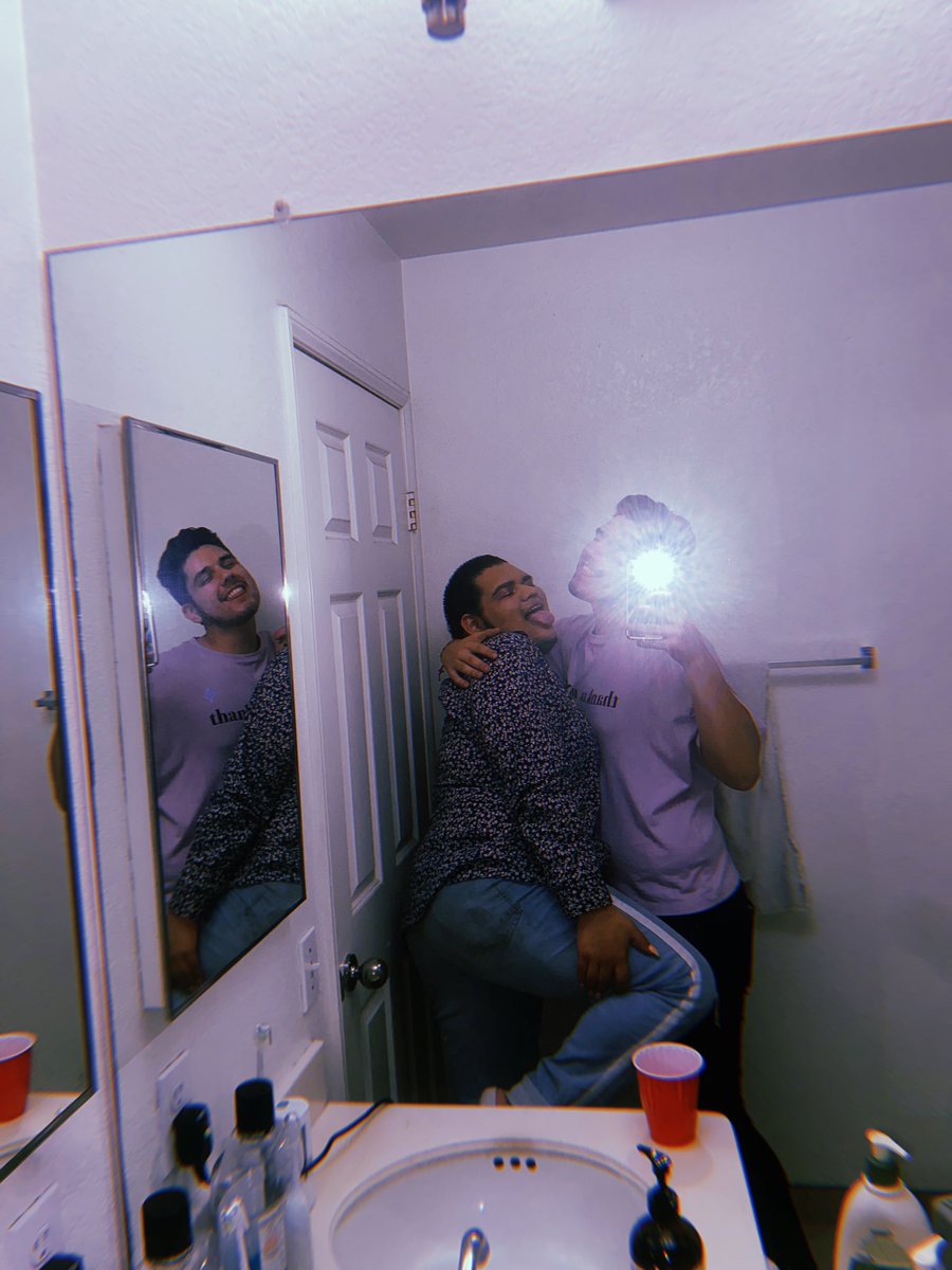 makeemsayzay's tweet photo. I will celebrate you everyday, may your spirit be at peace my angel. I love you Alexis 🤍 https://t.co/F3FW2QwxMI