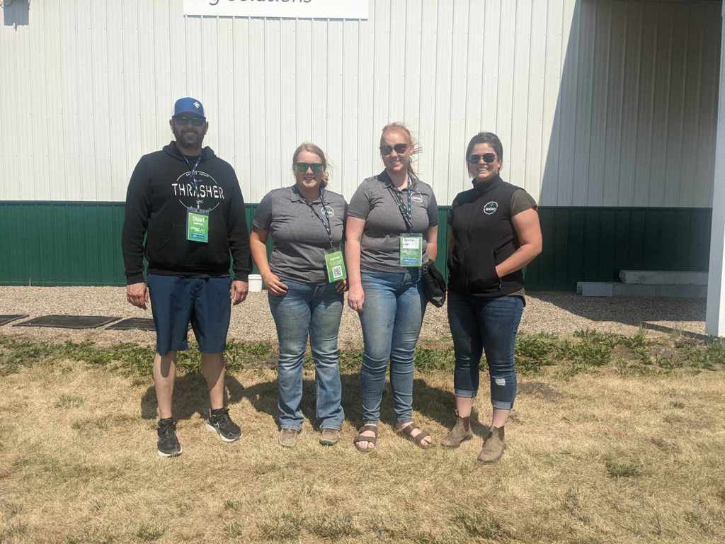 DiscoveryFarmCA's tweet photo. We have staff and a board member from @WARC_SK joining us today at #DiscoveryFarmVIP! Thanks for coming out to take in some learning at the Discovery Farm site near Langham! https://t.co/VsbQVz3ru4