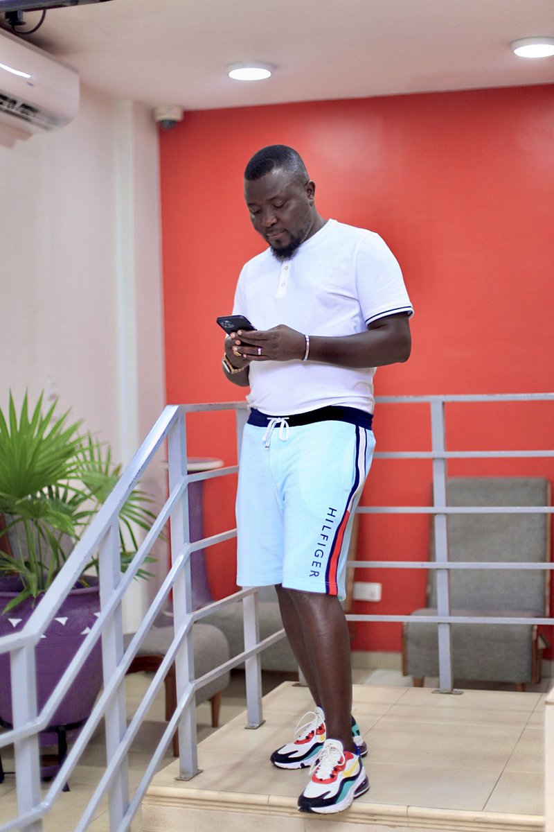 TabuuYaw's tweet photo. Herrhh @DrpoundsDw33t3 got it all... Solid ππ
#AccrasEveningMayor is in Control of the airwaves @Hitz1039FM #HitzHighTable... Let's partyyyyy @sergiomanucho1 @DjayGunshot πͺ https://t.co/piNURoVZkR