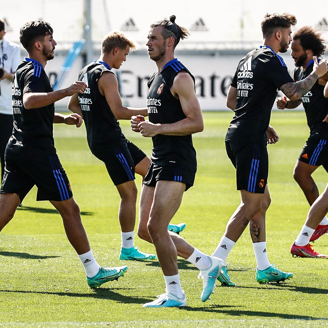 brfootball's tweet photo. Gareth Bale is back training with Real Madrid ⚪️ https://t.co/Uyc9CCj2mB