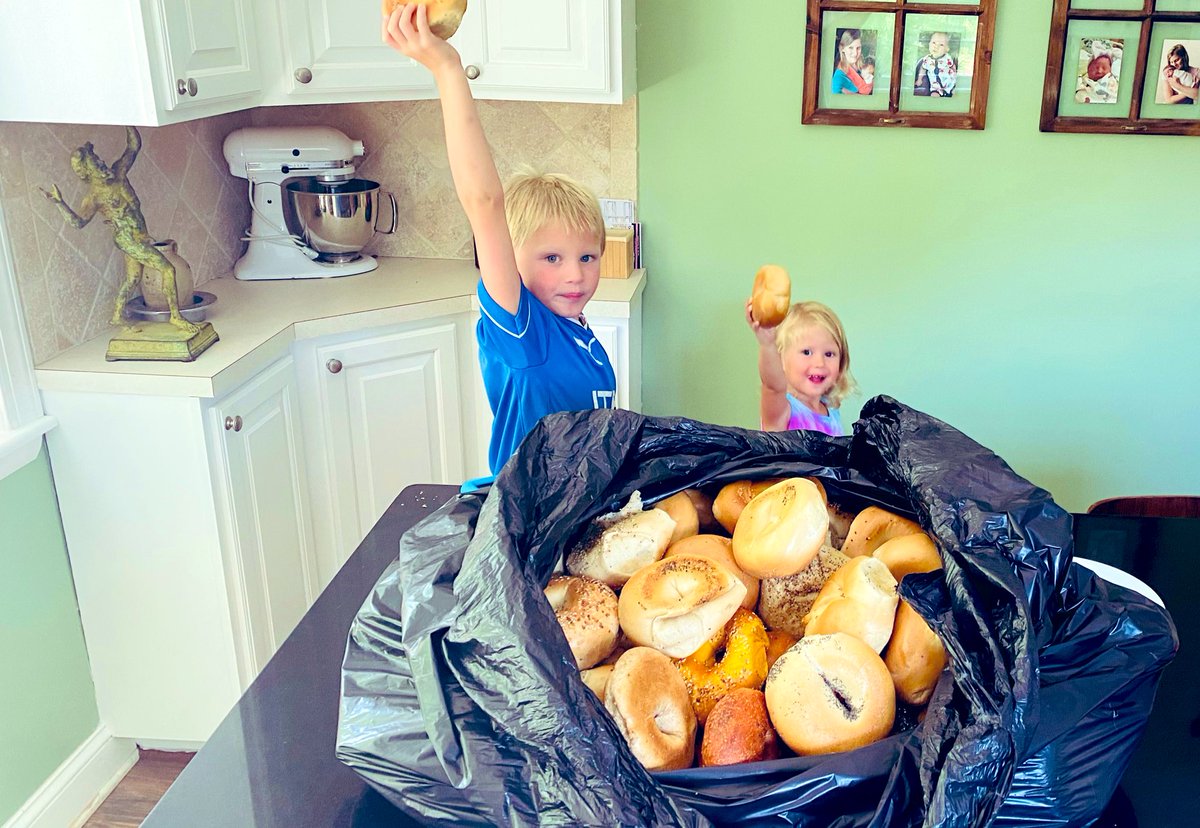 SneakyBeags's tweet photo. Why do my wife and kids insist on trolling me also? Got these photos while at work along with a message that said #TheSneakyBagel
#ThanksChat
@highscore_tees I blame you too!
Look what you people have done: https://t.co/Hg7nuX8yDL