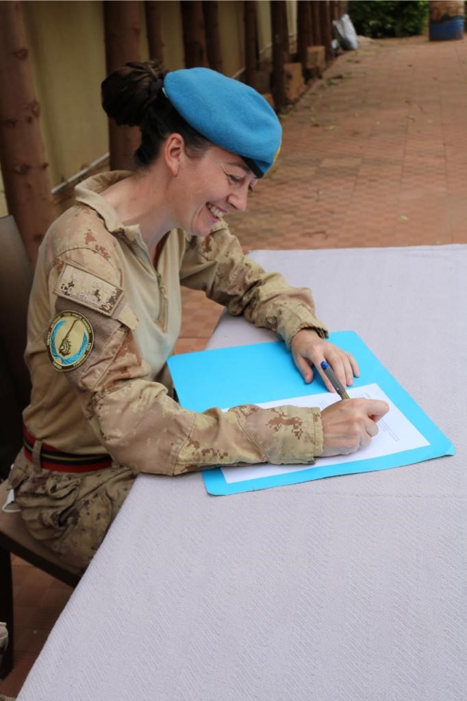 CJOC_COIC's tweet photo. LCol Jaime Phillips turned over command of TF-Mali 🇲🇱  to LCol Tara Willis, who will lead the CAF’s contribution to the Government of Canada’s 🇨🇦 peace operations strategy in support of #UN #MINUSMA under the banner of #OpPRESENCE #Mali.

@CanadaFP
@CanadaUN
@WomenPeaceSec https://t.co/aq3slvDrNY