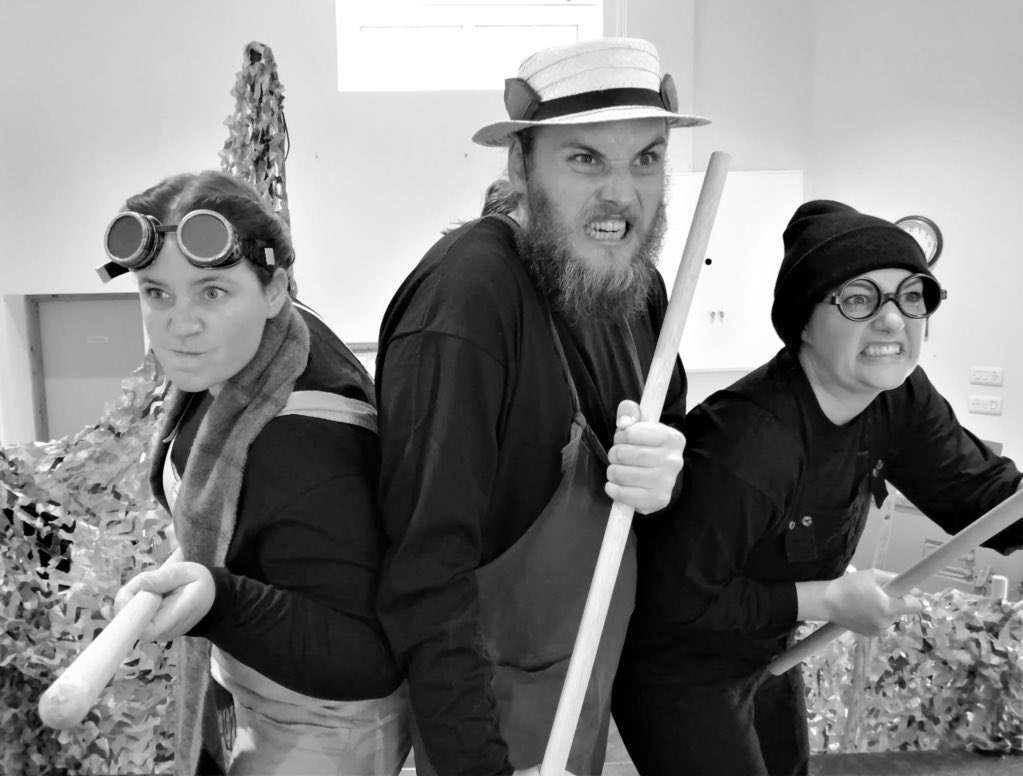 TimPhelps_'s tweet image. That’s rehearsals over for The Wind In The Willows! Tomorrow we hit the toad road 🐸 You can catch my Ratty sailing down a river near you. 🛶🐀 Check thepantaloons.co.uk for tickets   #tour #theatre #outdoortheatre