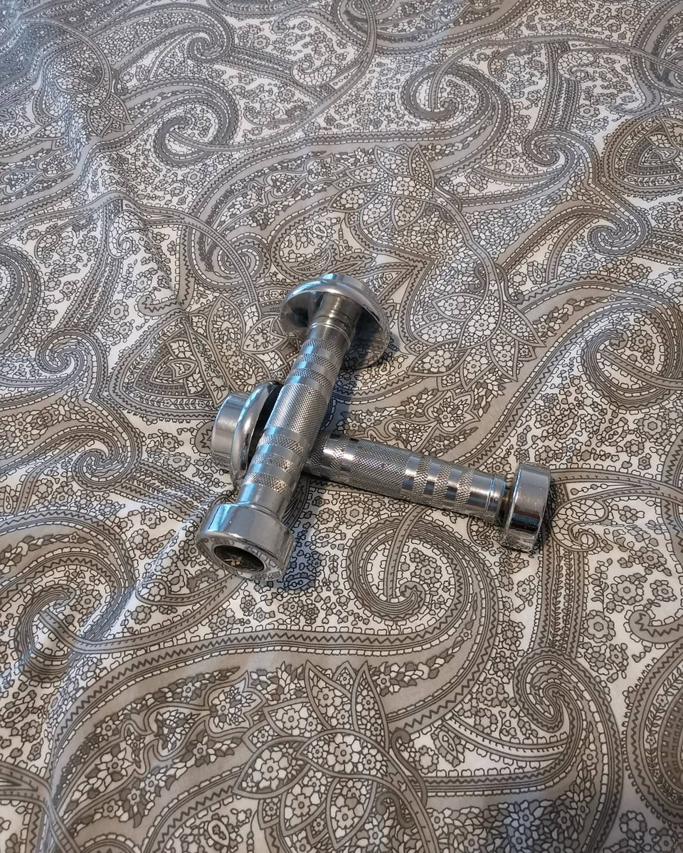 JamieSpiritPage's tweet photo. Worked hard all day sharing spirits love, worked hard working out. I look weird without my glasses ๐๐๐๐๐งโโ๏ธ๐โโ๏ธ #running #handweights #meditation #fitness #spiritmedium #readings #guidance #psychic #Insight #mindbodyandspirit #changes https://t.co/WdE4fANv7l