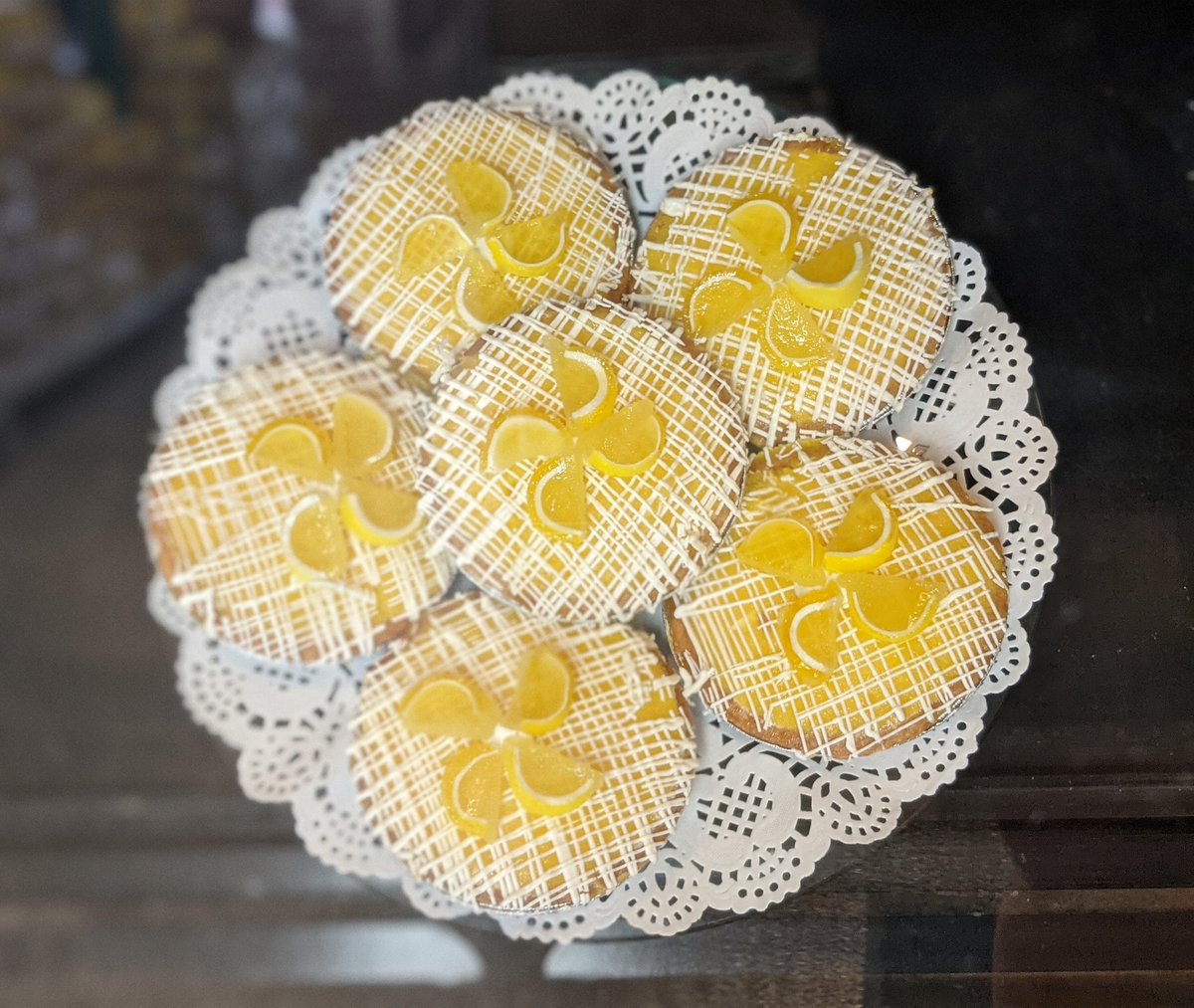 ClarosMarkets's tweet photo. The weekend is here and you deserve a sweet treat. #lemontart #fridayvibes✨ #sweettreat #clarositalianmarkets https://t.co/5jrxgNyaNH