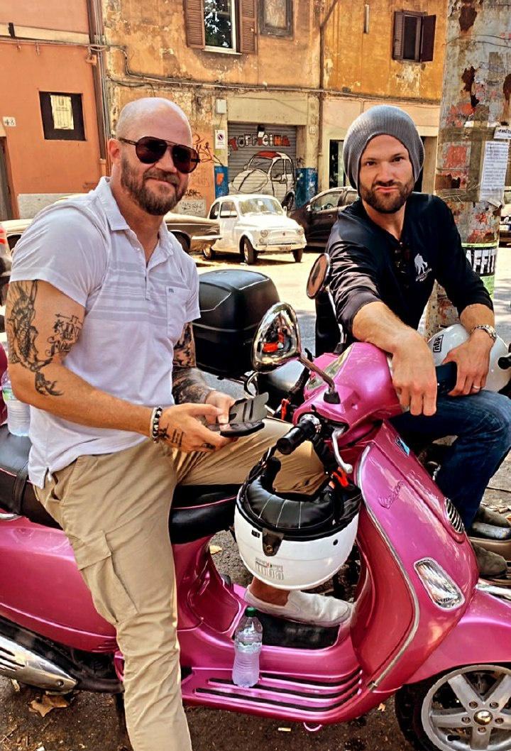 Jaredpaddaily's tweet photo. 📸Jared and his friend in Rome😍💖
He is the cutest🥺♥️
Cr: @/aor___1 IG story https://t.co/TtA3KKYDpS