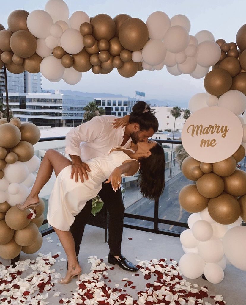 EntScoop's tweet photo. She said yes!!!! 💍 #ScheanaShay and #BrockDavies are now engaged🥺 The former rugby player proposed with a gorgeous 13-carat engagement ring!🤩  @scheana https://t.co/QUgIwEfbKp