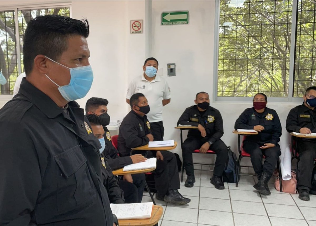 LaydaSansores's tweet photo. Visité la Academia de Policía porque falta mucho por hacer.  Dignificar a sus oficiales comienza con una buena preparación. 

Cada elemento presentará una nueva cara al pueblo de #Campeche. https://t.co/AL72ZfUJLm
