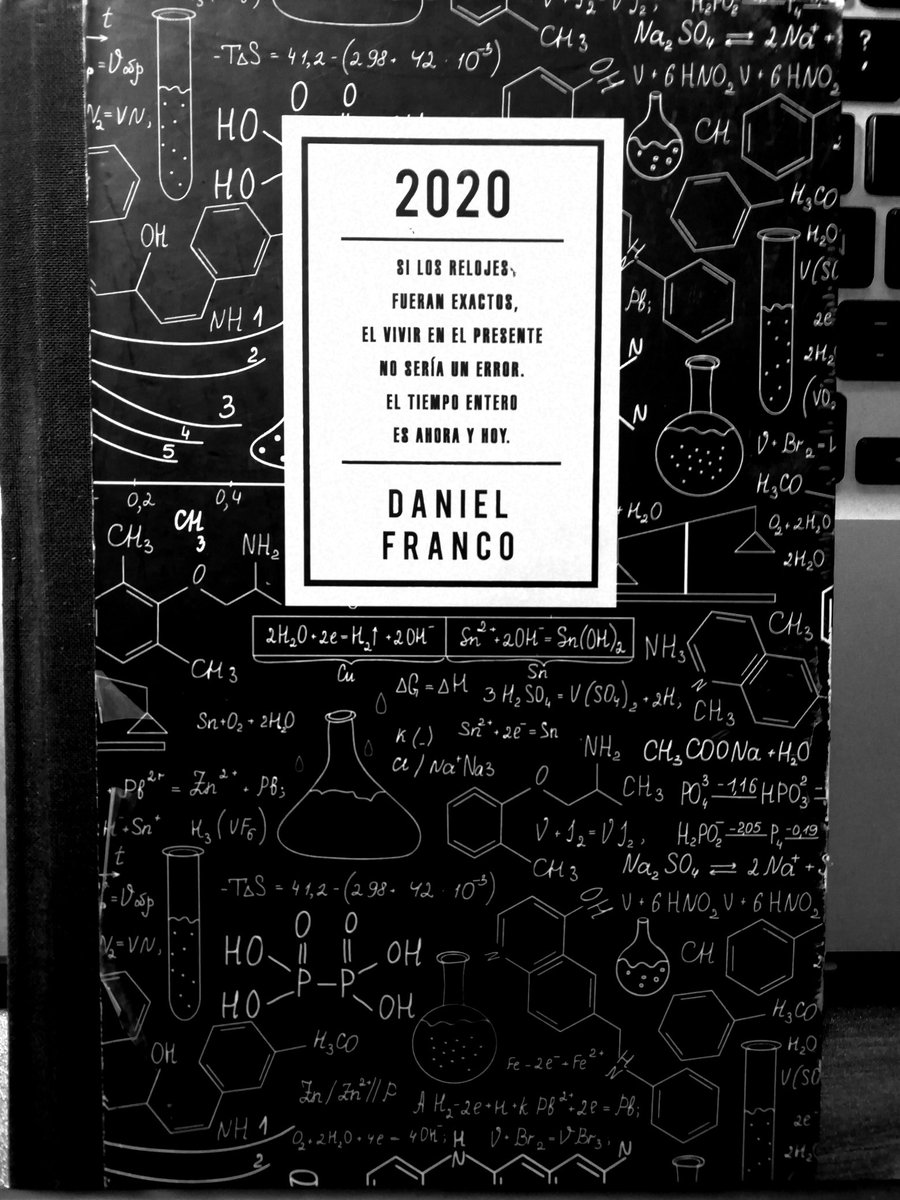 DanFrank990924's tweet photo. Hoy encontré mi agenda del 2020.
Qué ironía que justo ese fue el año en el que todo el mundo comenzó a vivir en el presente, imaginando un mejor futuro y hablándole de "usted" al pasado. https://t.co/KwatEx9PFY