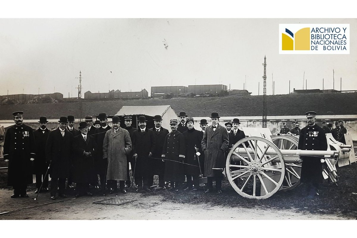 #ABNB | #LaHistoriaEnImágenes
Fotografía de 1912. Visita del general Ismael Montes, Ministro de Bolivia, a la fábrica de armamento Schneider et Cie., en #Francia; le acompañan el general José Manuel Pando, Andrés Muñoz, teniente Francisco Peña, teniente José Ferrufino y otros.