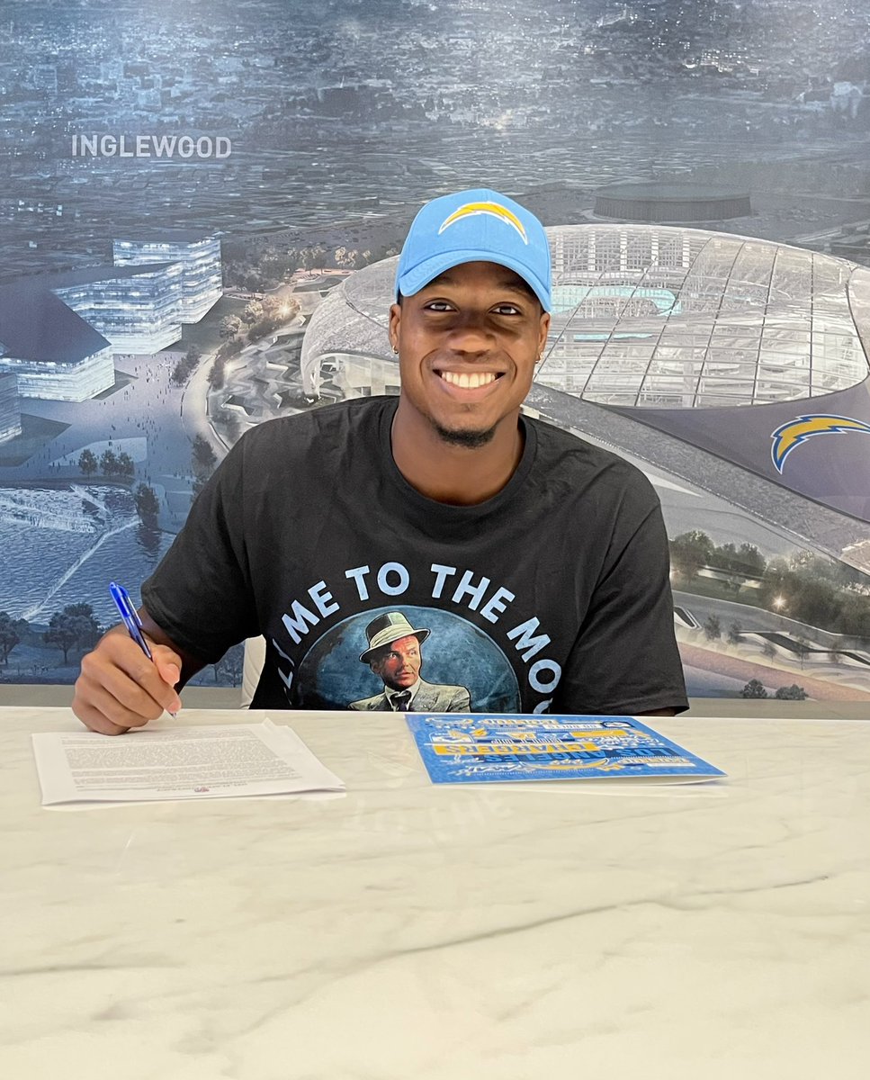 chargers tweet picture