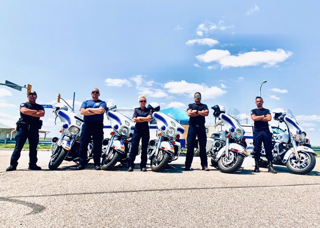 Dhillon2090's tweet photo. Here we go again… #Policing providing yet another opportunity to develop a new skill set.

S/O and thanks to @PRPRoadSafety #Motorsquad Instructors Simoes and Malott for your #leadership and #expertise.

L-R: Simoes, (Insp) Leach, (Insp) @wendysims1584, Dhillon, Malott https://t.co/ZP6qtUn0H8