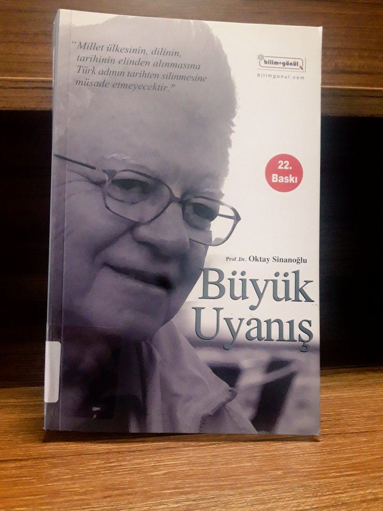 KyrNuray's tweet photo. Toprağımızı, suyumuzu, ekmeğimizi 
kurtaracak ve sağlama alacağız.
"Ekmek elden, su gölden" düsturuyla yaşamağa alışmış  olanlar unutmasınlar. "El", ekmeğini elinden alır, suyunu da kurutur.
#oktaysinanoğlu 
@mavi__ayrac 
#kitaptavsiyesi 
#türkiye 
#kitap https://t.co/29sfQyqzLW