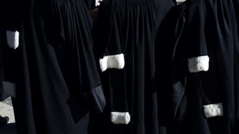 BFMTV's tweet photo. Le magistrat qui proposait à des inconnus de violer sa fille mineure sera jugé début 2022 https://t.co/sOHoqYFyhU https://t.co/fXMVm3hAPt