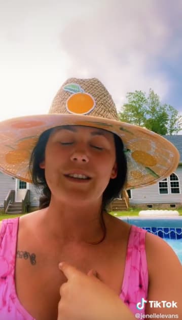 Jenelle Evans: Drunk While Supervising Her Kids In the Pool? https://t.co/3241y1COi3 https://t.co/fyoc6NQdzI
