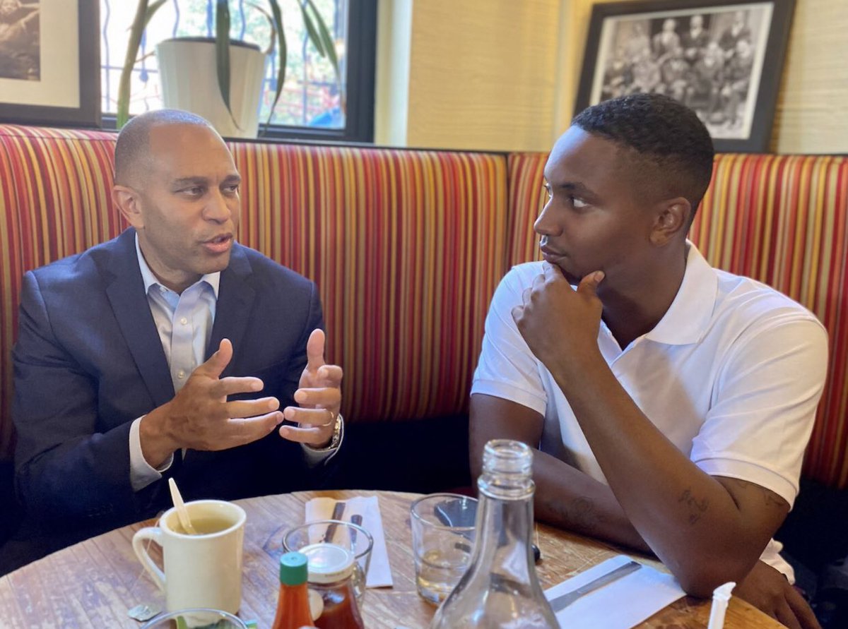 Had a great time sitting down for lunch in Bed Stuy with @Osse2021.

We talked affordable housing, gun violence, black economic empowerment and many other issues. 

The future of Central Brooklyn is in good hands with young, dynamic leaders like Chi ✊🏾💪🏾🙏🏾.