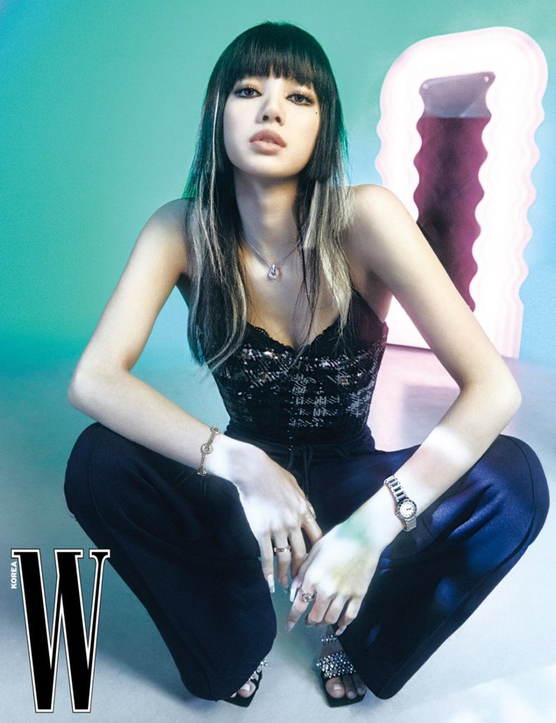kpopWorldItaly1's tweet photo. W Korea dal numero di agosto con Lisa delle BlackPink.
#bulgari #bulgarijewelry #bzeroone #bzerowonrak #diversdream #bulgaribulgari #Bvlgari #blackpink #lisa #Blackpink #Lisa #LALISA #ลิซ่า #wkorea #wkorea https://t.co/jdmvPNtZmX