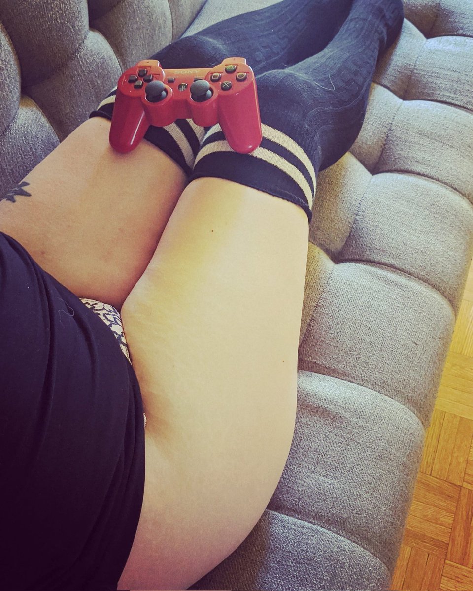 OneLastShot10's tweet photo. Come play with me
#ps #ps4 #controller #redcontroller #thighhighs #friday #fridayfun #fridaynight #playtime #milf #of #onlyfans #videogaming #videogames #thigh #thicc #thickmoms #thick #thickthighssavelives https://t.co/7rf34tXo71