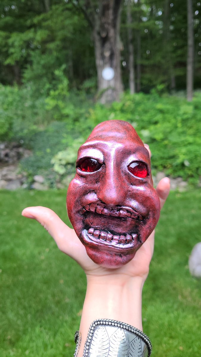 TheMagicCraft3r's tweet image. It isn't done yet, but I made a giant weighted red orb. He's an ugly lad. #devilmaycry #dmc3 #redorb