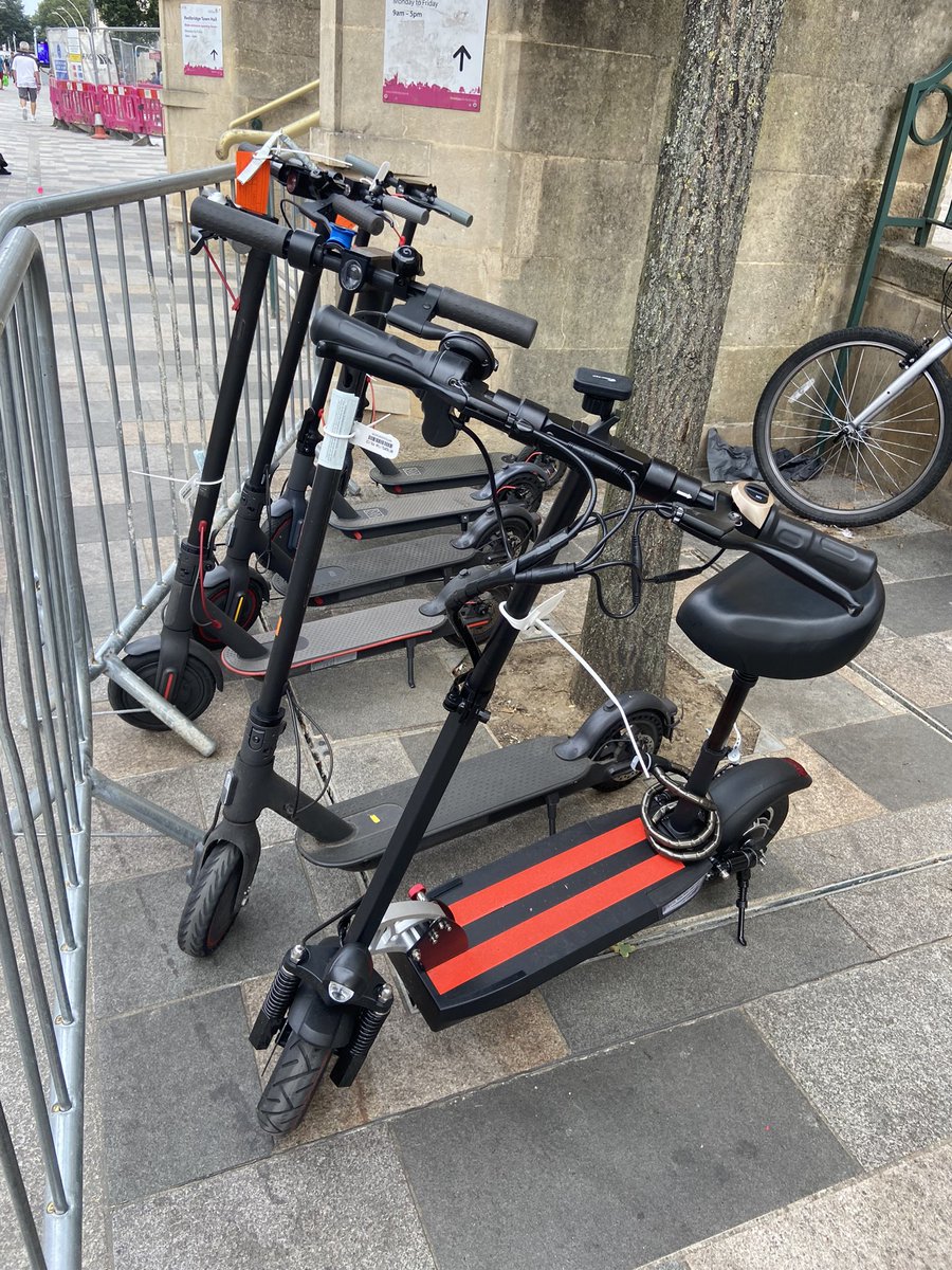 MPSRedbridge's tweet image. #EASaferTransport #MPSRTPC Redbridge Team smashing it again 💪🏻 in Ilford Town Centre #RedbridgeActionWeek  1 arrested sexual assault, 7 E-Scooters seized, 4 stop &amp;amp; search, 4 weapon sweeps, 12 cycling tickets, 50 purse bells &amp;amp; 10 panic alarms issued! @RedbridgeLive
@MPSCommunities