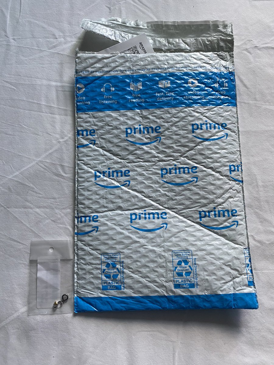 ThatThickChick's tweet photo. The item vs the package. #onlyamazon π€¦π½ββοΈ https://t.co/qj7fnpuijX