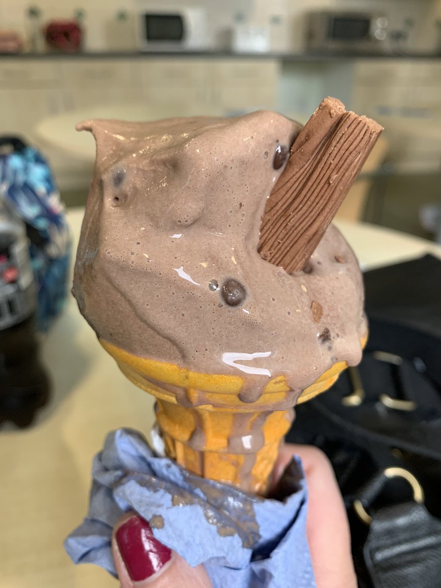 HeadsetheroWyp's tweet photo. We do get pampered here every now and then.
Thanks Police Federation 😃
#freeicecream #messy #delicious #gotmethroughtheday #sugarboost https://t.co/jlW0z92lNW