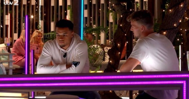 OfficialJGains's tweet photo. If you don’t want to work in McDonald’s you better start paying attention #LoveIsland https://t.co/3DgXNAVcvS