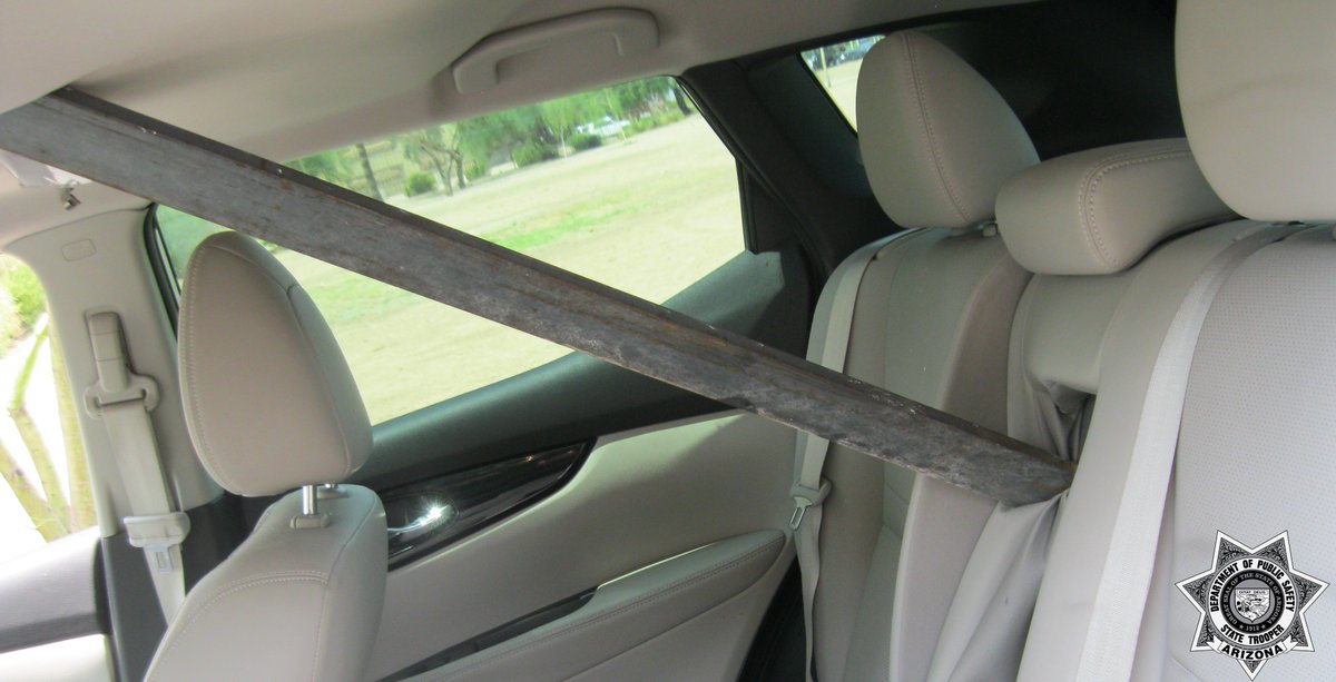 Arizona_DPS's tweet photo. #SecureYourLoad AZ!🔒
A driver who failed to properly secure their load nearly cost an innocent motorist her life on SR 51 in PHX yesterday. Luckily, the victim wasn't physically injured when this 4 ft piece of metal impaled her windshield &amp; became lodged in her SUV.  #AZTroopers https://t.co/EH6evqpM27