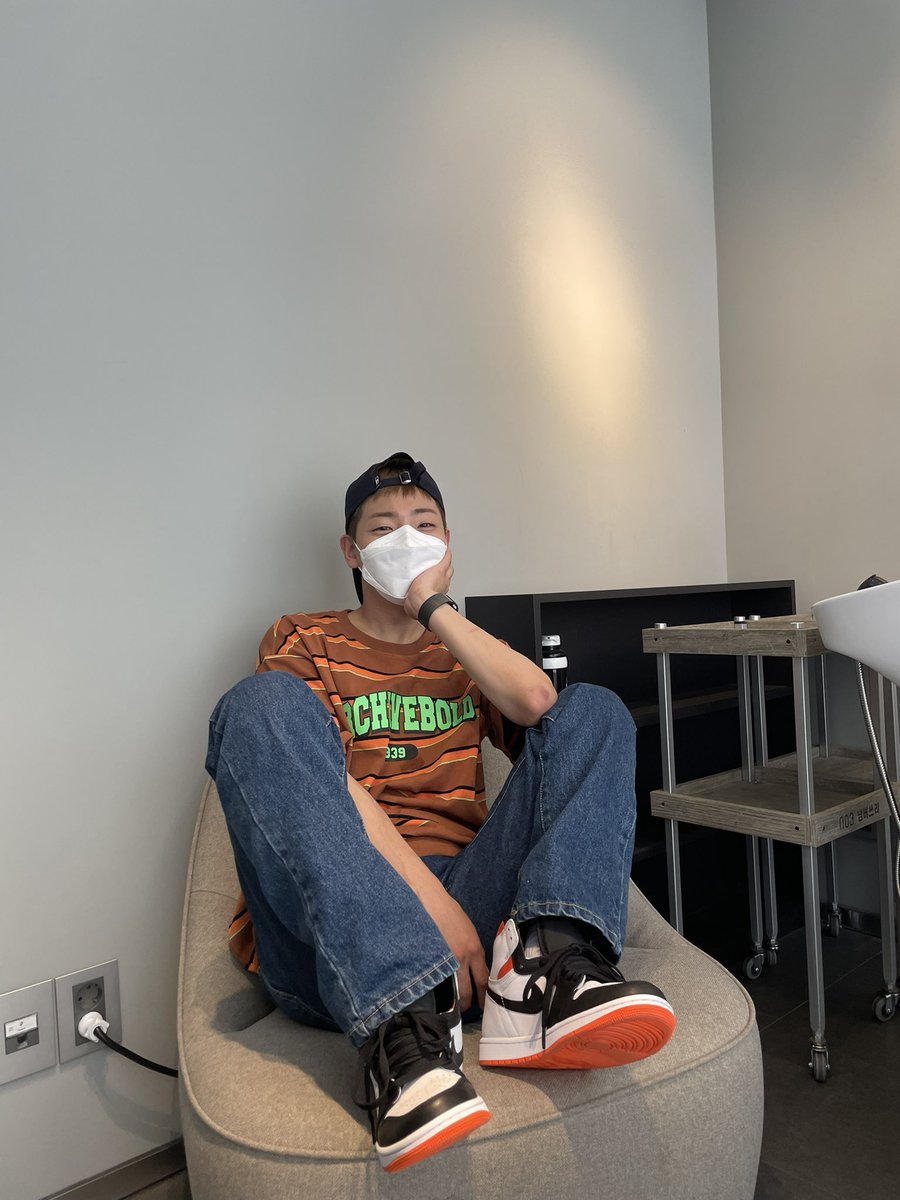 ETionFrance's tweet photo. TWITTER | 22.07.21

[#DailyTion] Salut🧡

Cr. @WM_ONOFF 
#YoonE https://t.co/egunrZsdCG