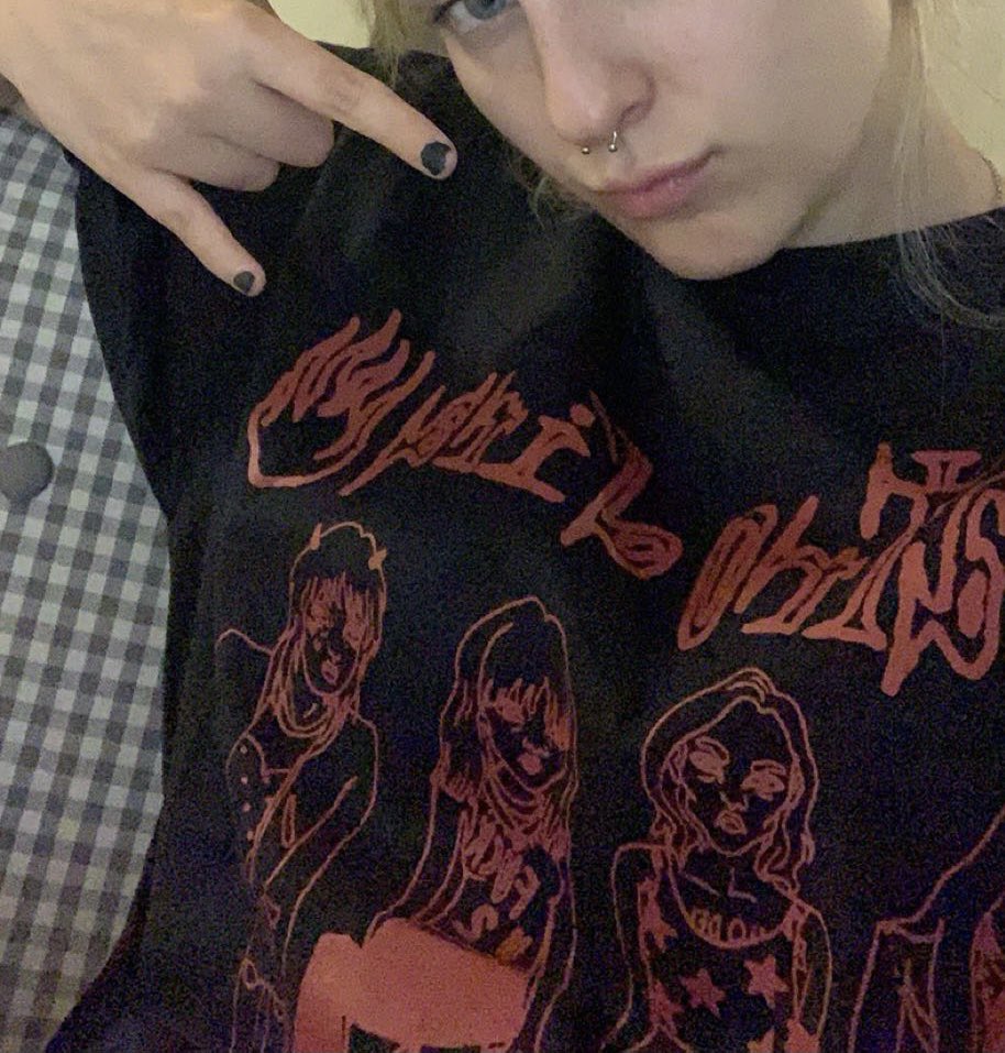 its been 3 days of wearing my new maneskin merch, its been a great 3 days