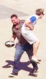 _CarrieVictoria's tweet photo. @paulyhiggins Awww Paul thank for carrying 1D https://t.co/EGsHNov86p