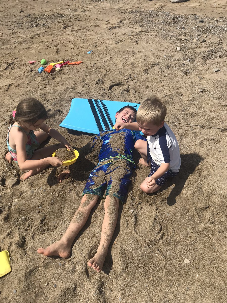 liz_griffiths's tweet photo. Lush beach day at Ogmore today. Was so much cooler and bearable and the sea was just amazing….bring on more days like today #summer2021 https://t.co/NhB4cPHFzD