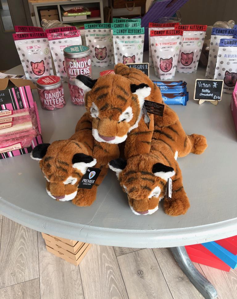 Tigers4Ever2010's tweet photo. Keep an eye out if you're in #Crowthorne High Street today as our mascot #TobyTheTiger is still on Tour & helping out at #SweetTiger as they celebrate their birthday & #GlobalTigerDay2021 https://t.co/kubtsSy2qN #Caturday https://t.co/VoAxLXGZfU