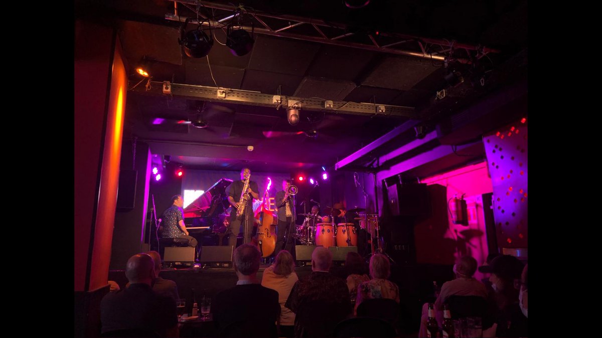 iicmadrid's tweet photo. 🎶Espectacular concierto el que nos han hecho disfrutar esta noche el brillante #GiovanniGuidi y los extraordinarios músicos que le acompañan en @salaclamores, primera etapa de su gira en España con "Ojos de Gato” a Tribute to #GatoBarbieri.
¡Enhorabuena! ¡BRAVO!👏🎊 https://t.co/YyVp7Q5Ns2