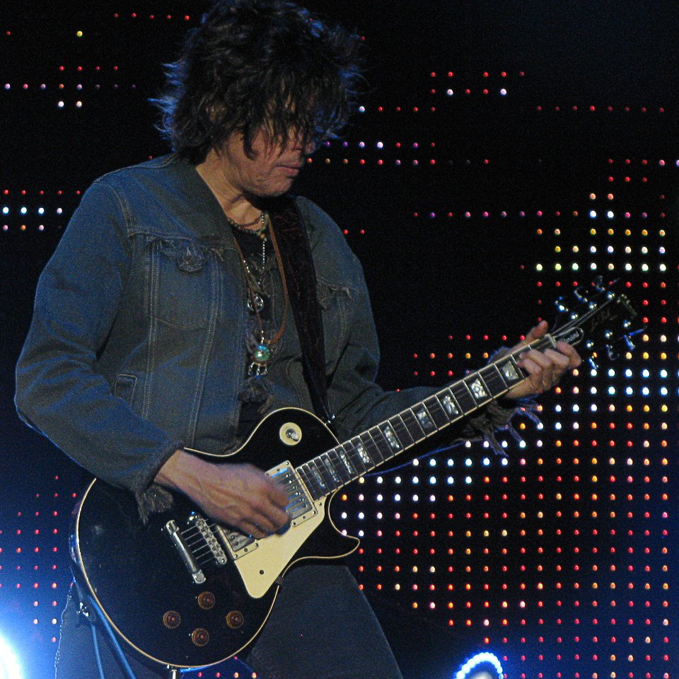 Happy birthday to guitarist! Dean DeLeo! 