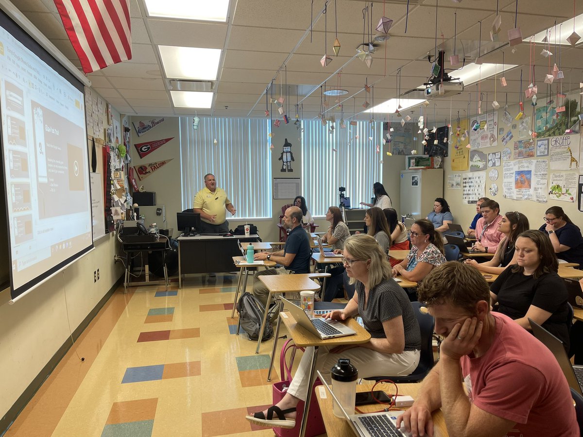 ShelbyHilley's tweet image. Had a great time checking out Innovation Oconee today! Especially loved seeing @TonyMcCullers in spreadsheet action! #datadatadata #spreadsheetaddict @OconeeCoSchools @CFESmustangs