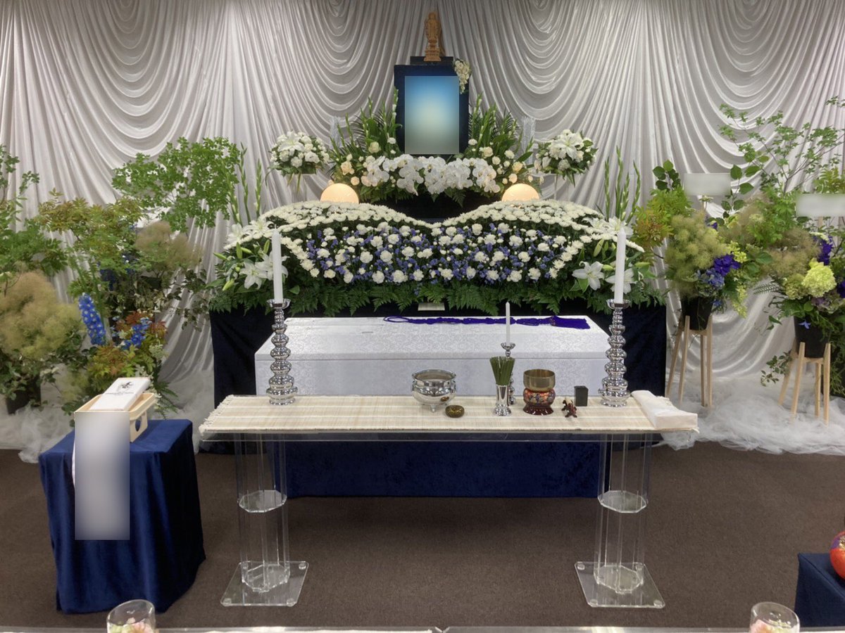 安心価格宣言！！
花家族の株式会社えにしです。事前相談・事前見積強化中！
お気軽にお問い合わせください！一都三県対応!  (link: enisi.co.jp) enisi.co.jp                                      
本日の施行風景 港区 増上寺 蓮華の間です。