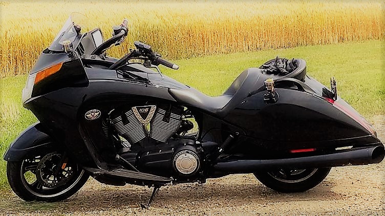 onabust's tweet photo. Well, I think it's time to move one from old faithful. My new Indian Chieftain is taking up most of my time. This gal has been a trooper, but she needs a new friend. #VictoryMotorcycle #VictoryVision8Ball . https://t.co/1AJKmtCJX9