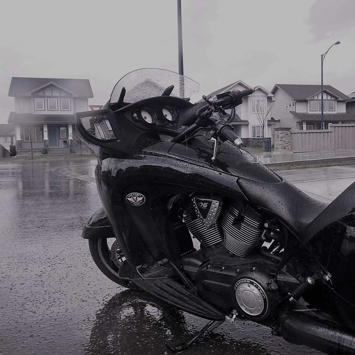 onabust's tweet photo. Well, I think it's time to move one from old faithful. My new Indian Chieftain is taking up most of my time. This gal has been a trooper, but she needs a new friend. #VictoryMotorcycle #VictoryVision8Ball . https://t.co/1AJKmtCJX9